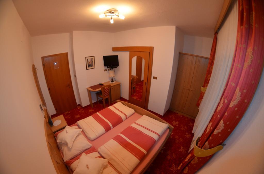 Bed and Breakfast Garni Ossi Santa Cristina Val Gardena Habitación foto