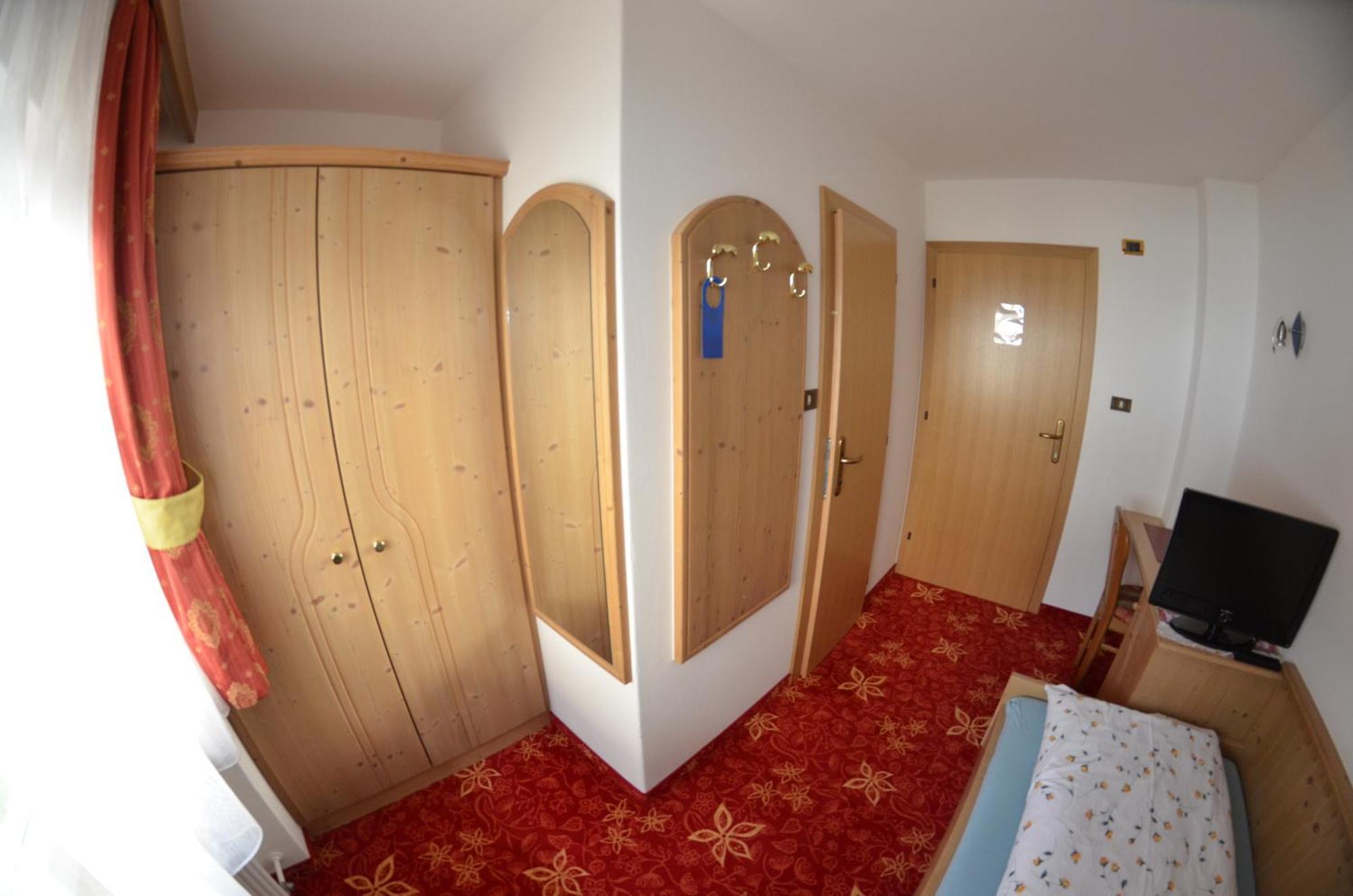 Bed and Breakfast Garni Ossi Santa Cristina Val Gardena Habitación foto