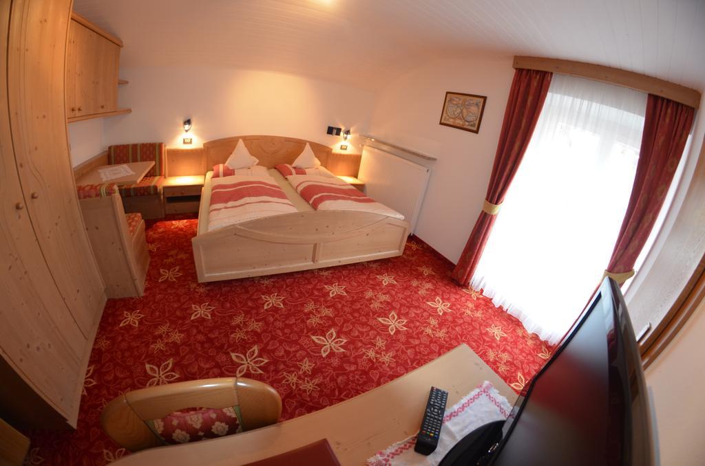 Bed and Breakfast Garni Ossi Santa Cristina Val Gardena Habitación foto
