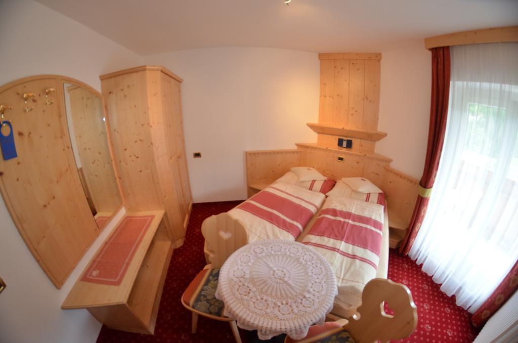 Bed and Breakfast Garni Ossi Santa Cristina Val Gardena Habitación foto