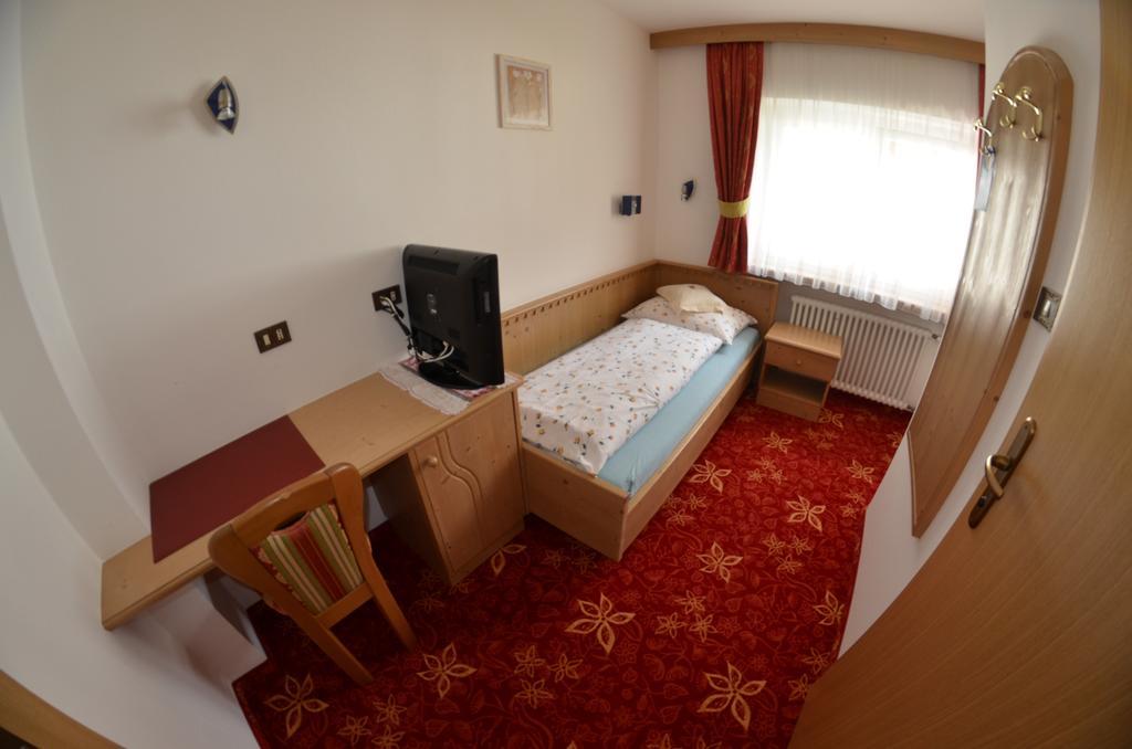 Bed and Breakfast Garni Ossi Santa Cristina Val Gardena Habitación foto