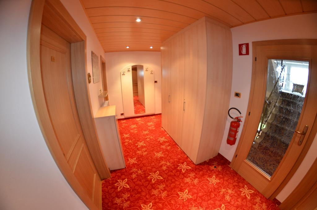 Bed and Breakfast Garni Ossi Santa Cristina Val Gardena Exterior foto