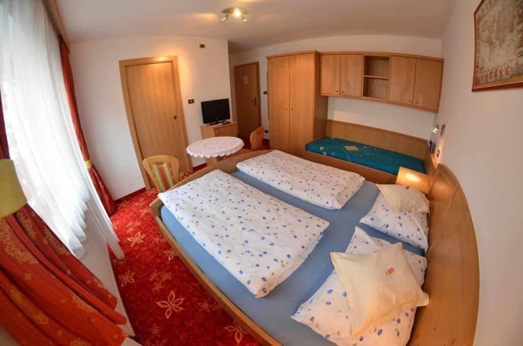 Bed and Breakfast Garni Ossi Santa Cristina Val Gardena Habitación foto